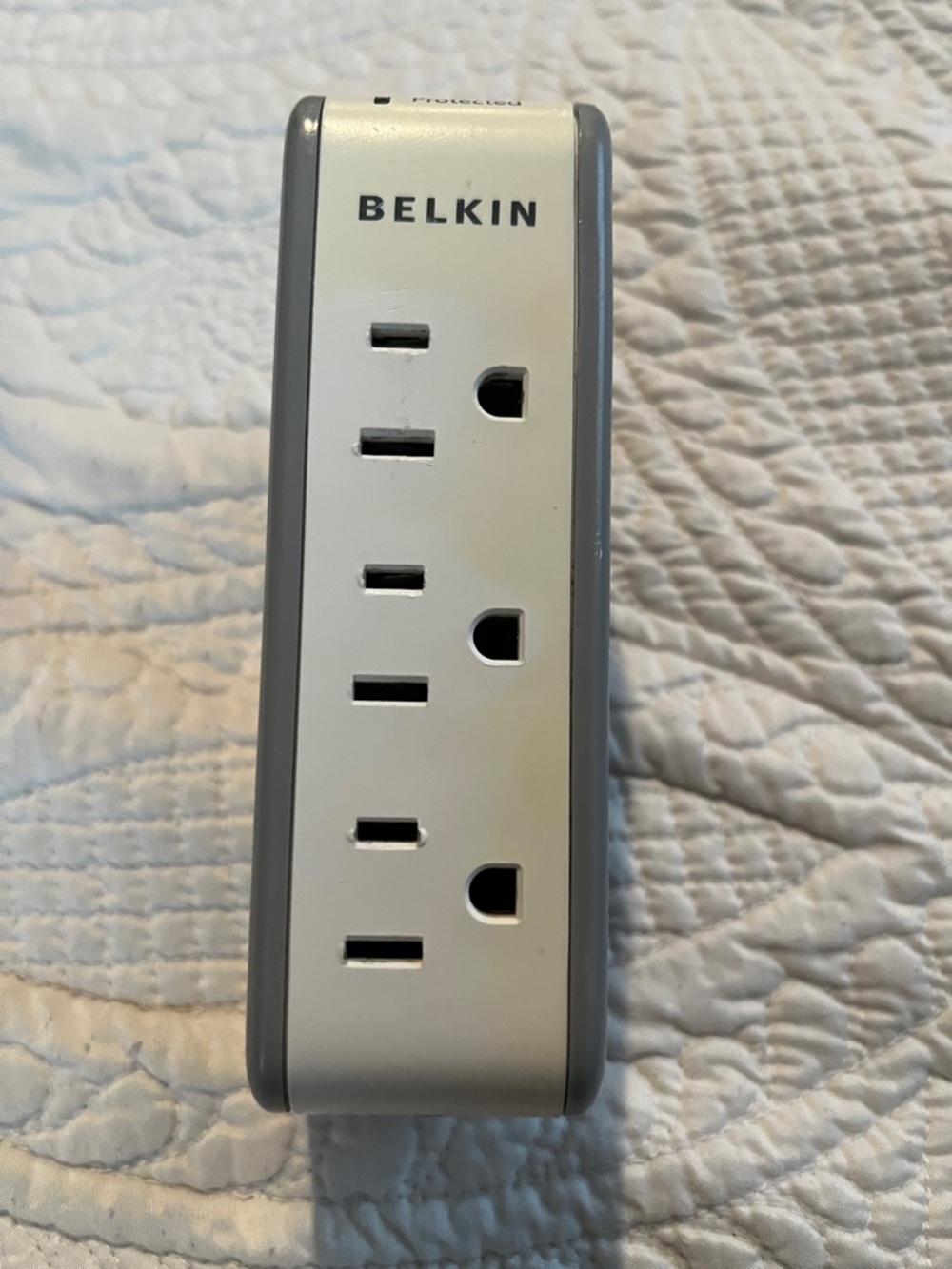 Belkin 3-Outlet and 2 USB ports Surge Adapter